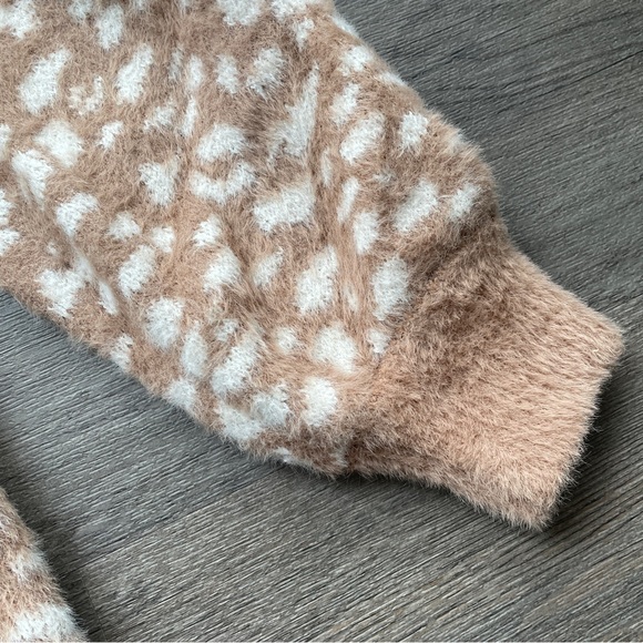 Abercrombie Soft AF leopard print fuzzy sweater - Picture 6 of 7
